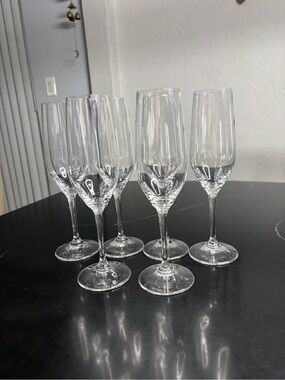 Riedel Vivant Crystal Champagne Flutes